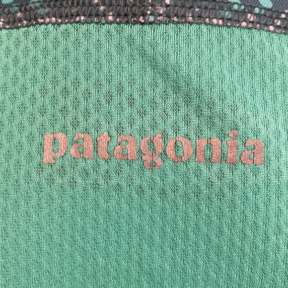Sz M Patagonia Hoodie - Stretchy with Unique Features- Excelllent Condition ❤️😊 - Picture 6 of 13